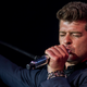 Illustration for article titled Robin Thickes Midlife Crisis Boner, PDA Delays Plane Boarding
